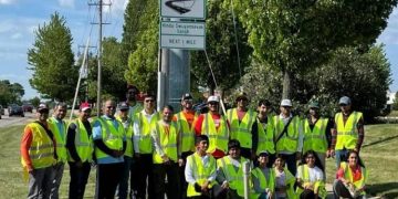 HSS Volunteers help keep the community clean and green